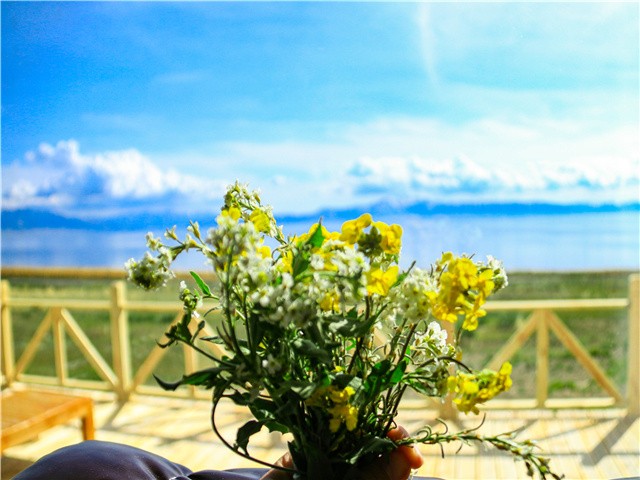 去*疆新**能带老人和孩子旅游玩么？去*疆新**需要准备什么东西？