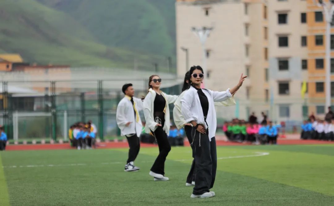 甘南州青年足球联谊赛,驰骋绿茵场