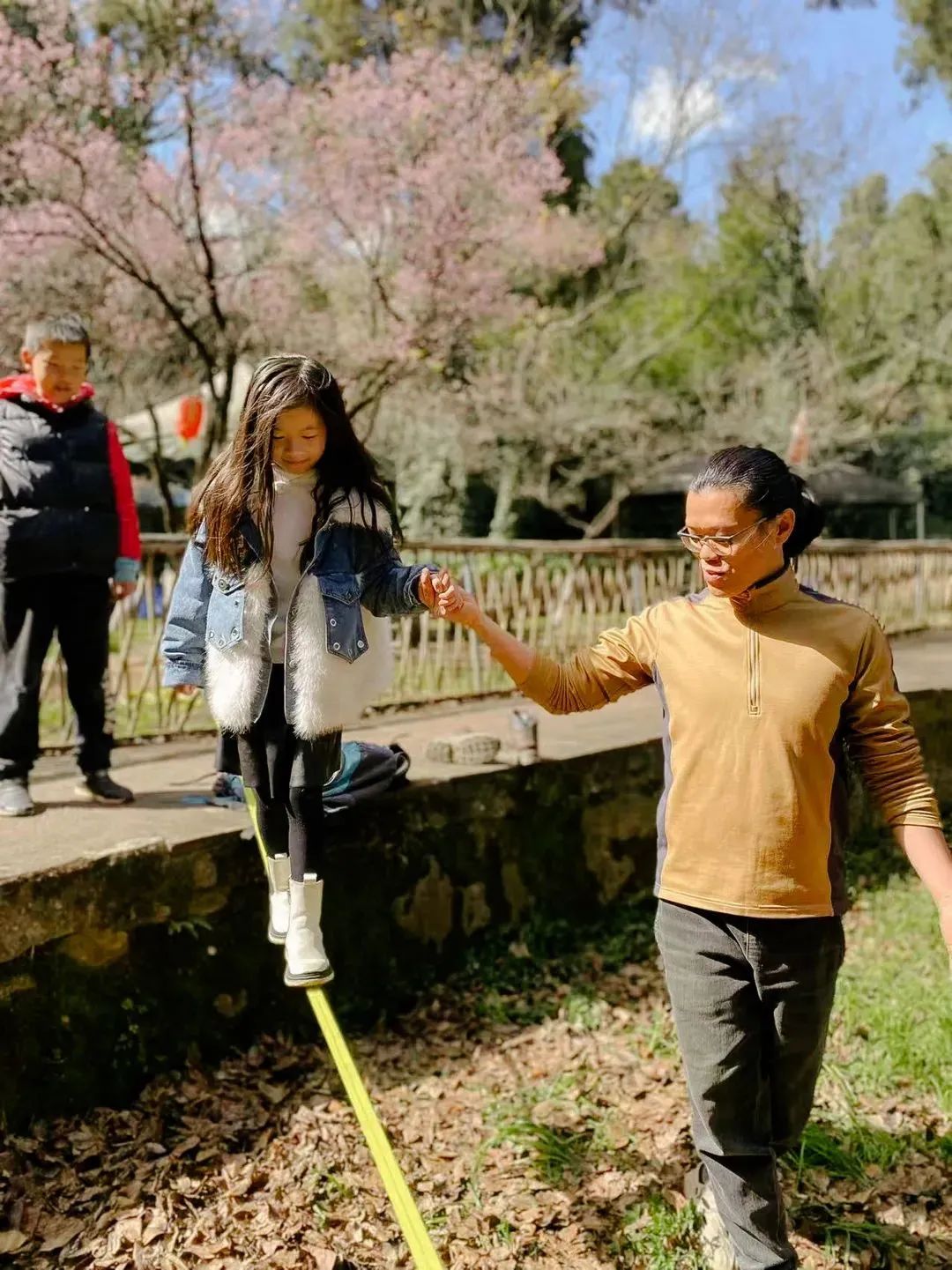 裸辞女教师云南,辞职女教师隐居山村多年