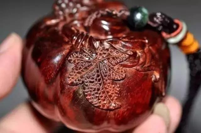 佛手雕件的寓意和象征,翡翠常见的雕件及寓意