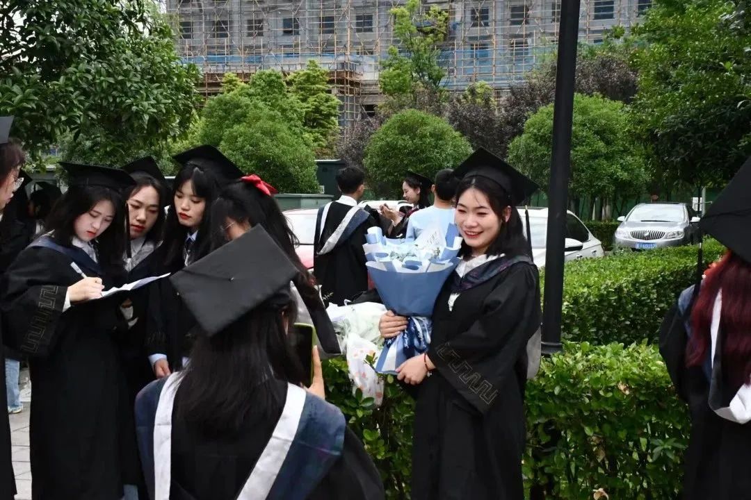 先来一波毕业照,第一张毕业照和最后一张毕业照