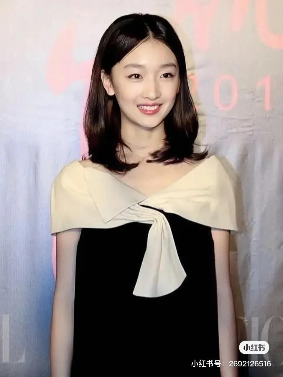 东方青年杂志社封面周冬雨,年轻花旦周冬雨