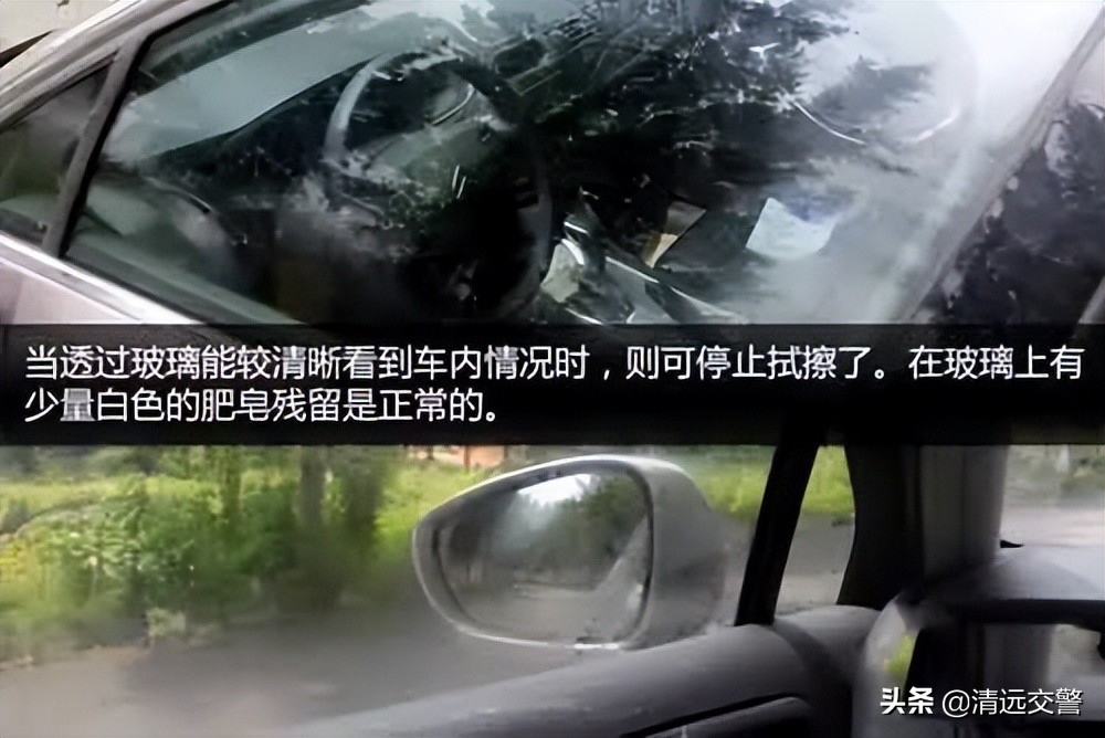 雨天看不清后视镜一个妙招,雨天后视镜侧窗看不清怎么办