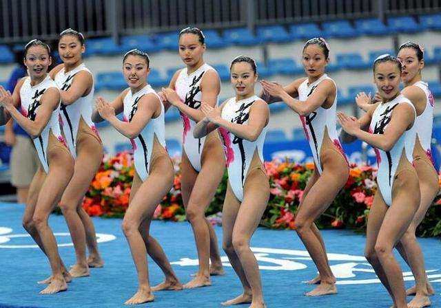 她是世界上唯一一位不用戴鼻夹的花游选手，有着怎样的传奇经历？