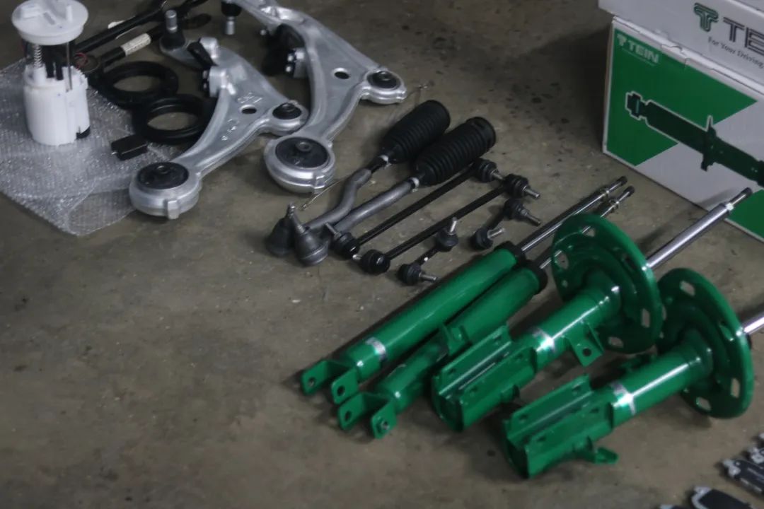 09天籁全车翻新整改多少钱,日产天籁自己撞烂了维修多少钱