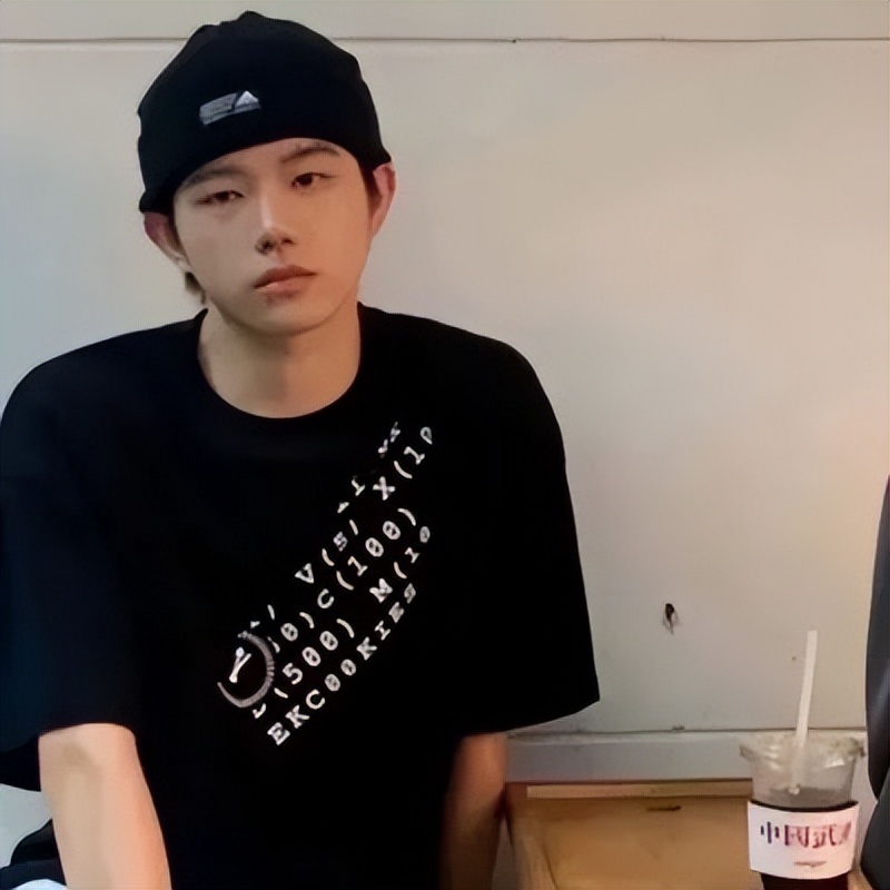 关于情侣日常热门文案短句有哪些,情侣60天文案短句干净