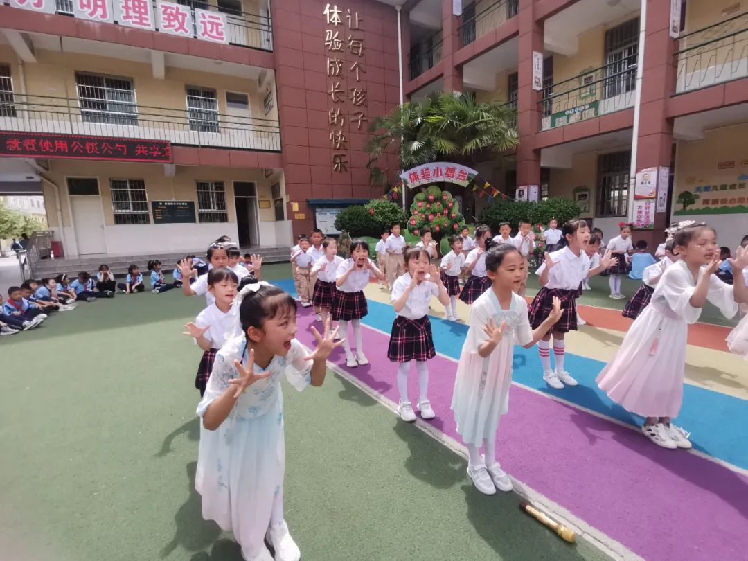 舞出勇气跳出自信——临渭区胜利小学开展“体验小舞台”梦想秀活动