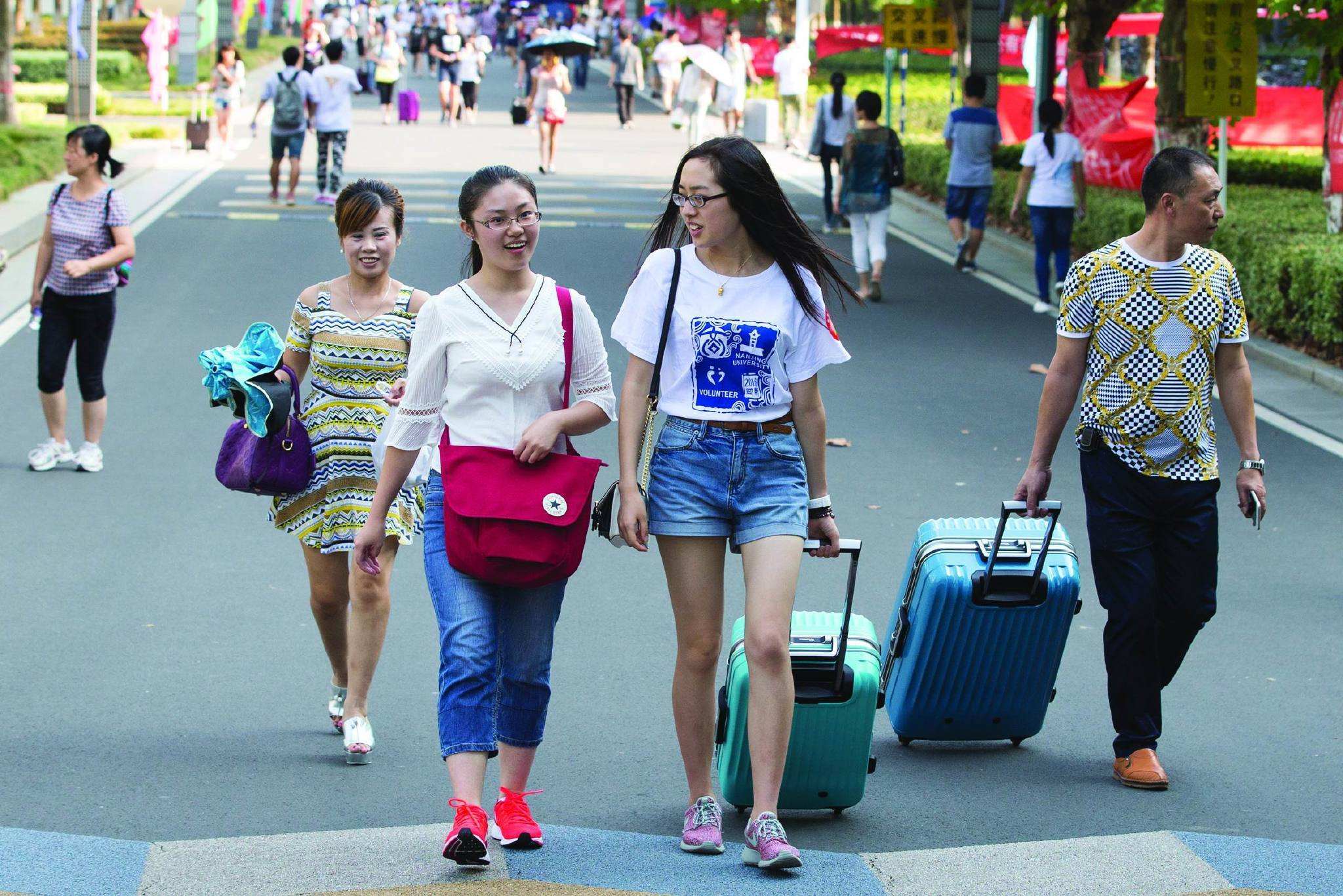 大学生请假遭拒，强行离校被处分，学生本人难以接受，校方回应了