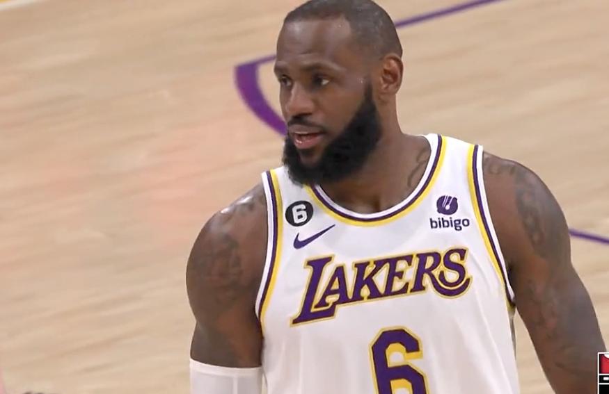 湖人将对战勇士詹姆斯三分绝杀,勇士库里对战湖人詹姆斯