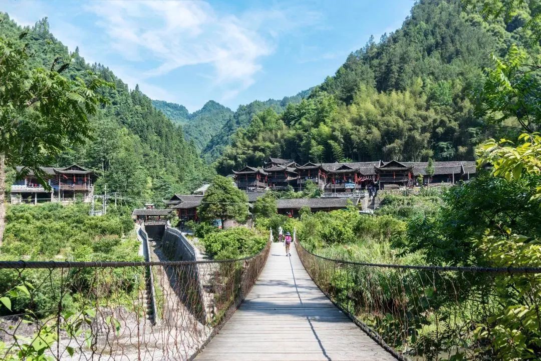 湖北恩施夏季热吗,湖北恩施人间仙境图片