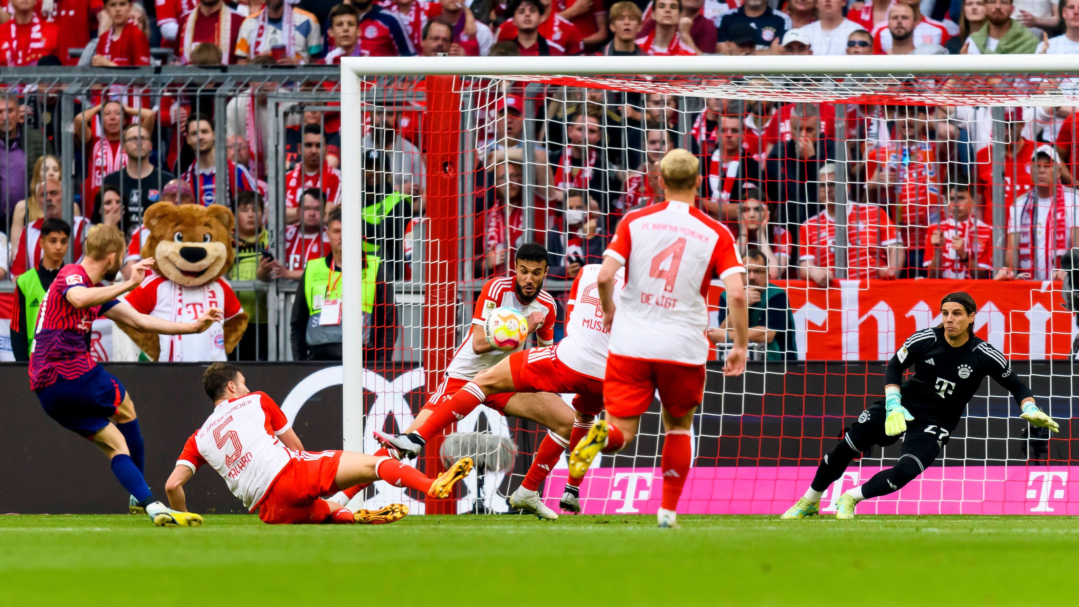 拜仁德甲争冠失去主动权,拜仁主场5-0领先萨尔茨堡