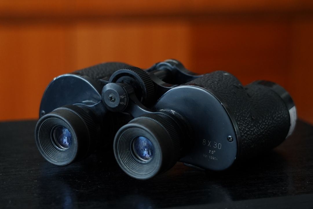 战争时期的老式军用望远镜,战争年代的18倍望远镜