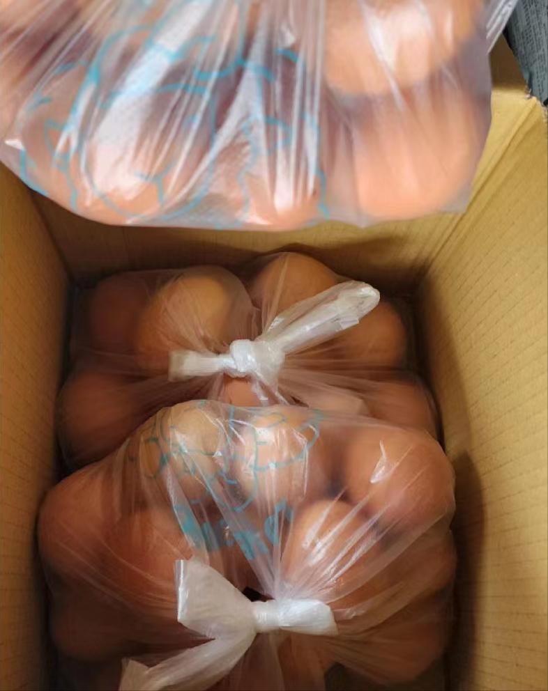 为蛋*身卖**在台成真！台女为买鸡蛋被大叔*养包**男友曾开心吃茶叶蛋