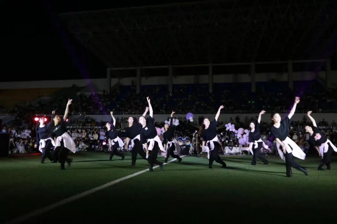 河南大学音乐节,河南科技大学草坪音乐节完整版