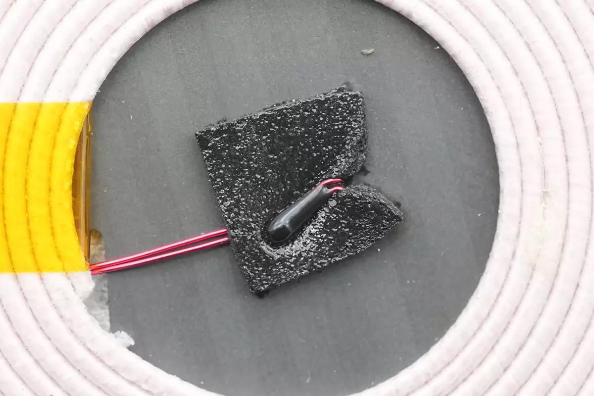 mophie双口充电器拆解,mophie车载充电器拆解