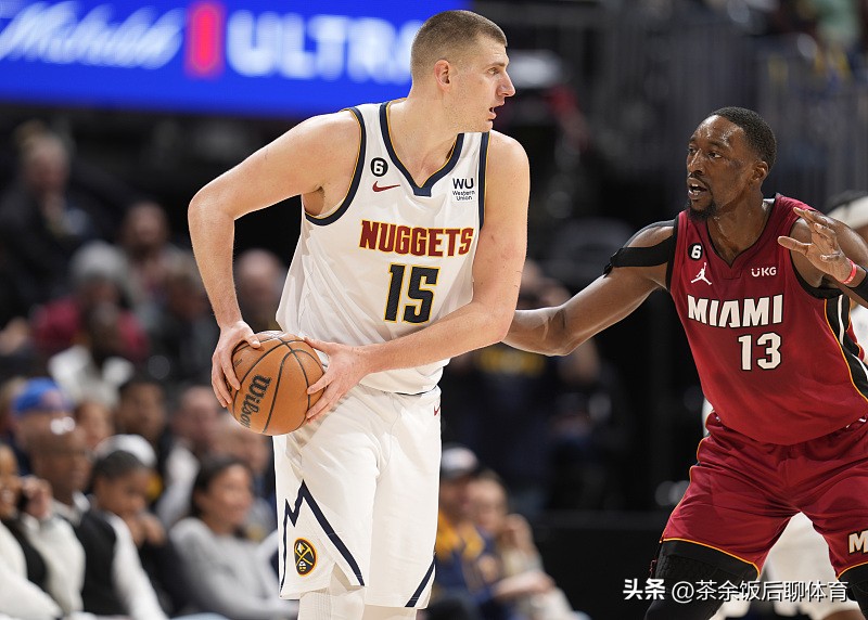 约基奇五秒背身违例,掘金24秒违例