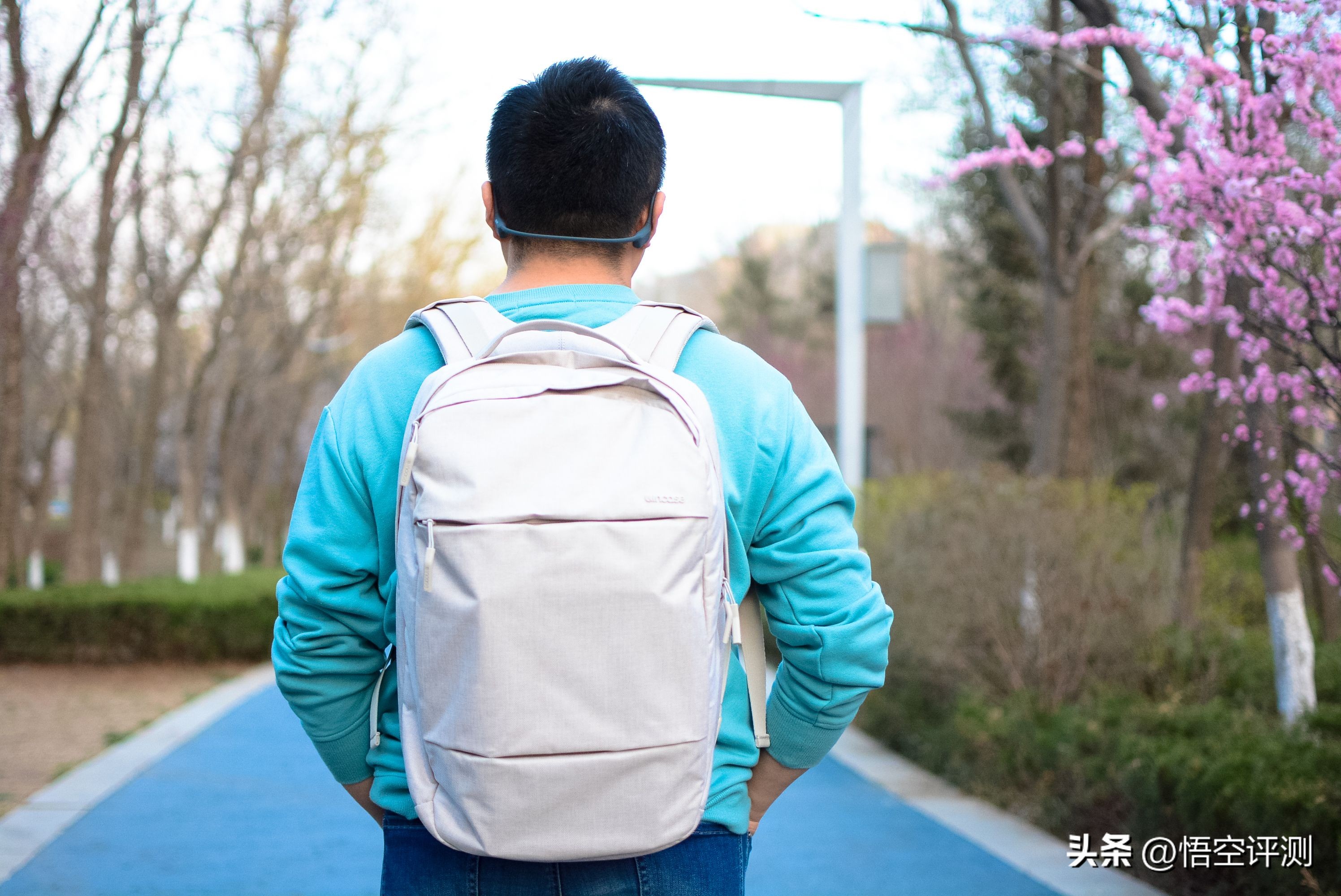 高颜值+多格收纳：进驻苹果商店，INCASECity双肩背包评测