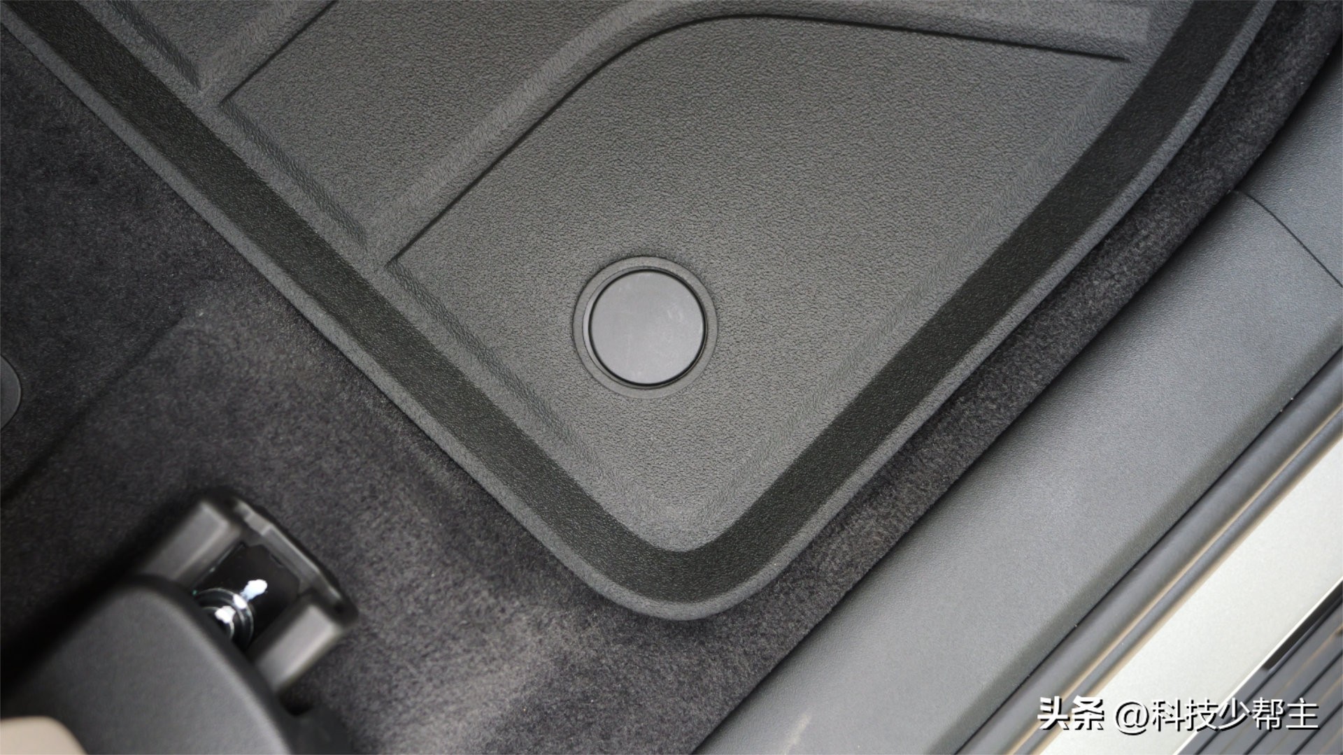 理想l9高档脚垫tpe,理想l9tpe脚垫怎么铺