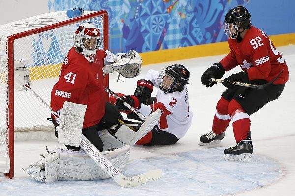 冰球比赛打架名场面,冰球打架正常吗