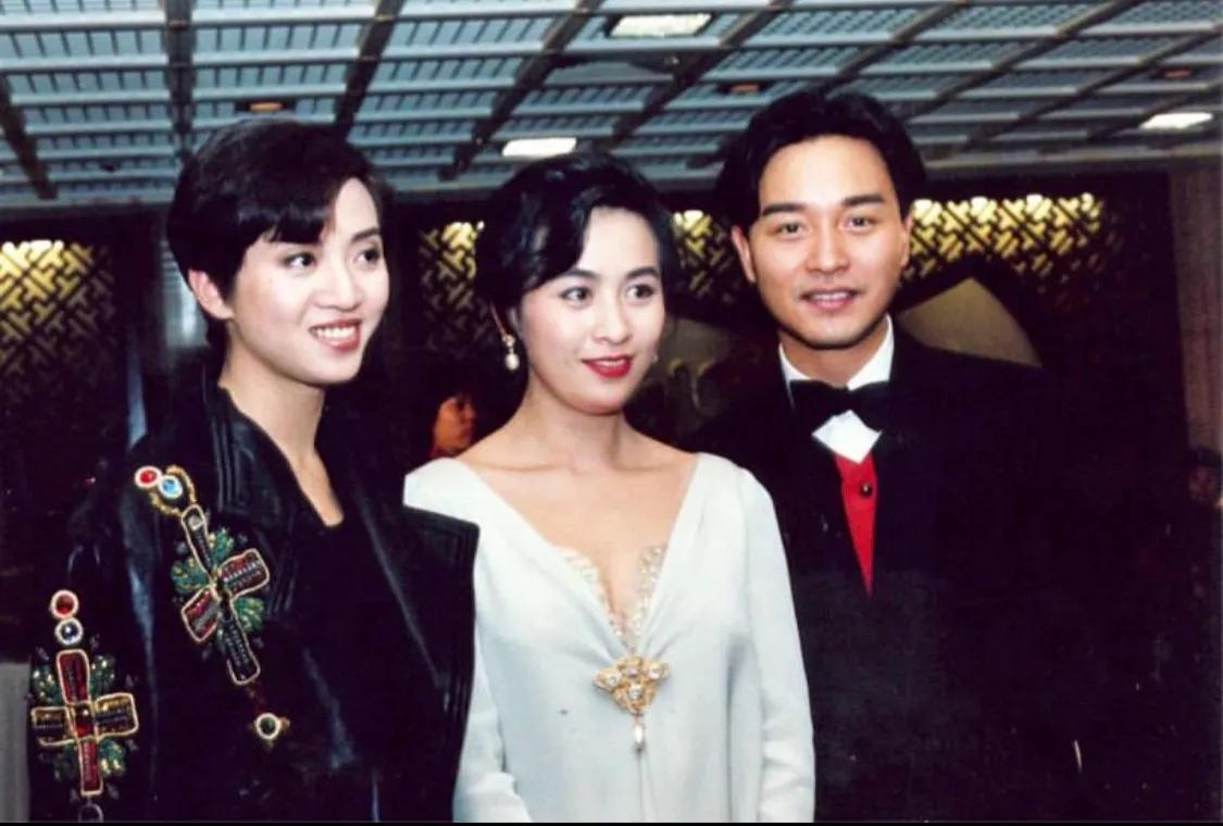 张国荣陈凯歌梅艳芳巩俐合照,张国荣梅艳芳巩俐首映礼