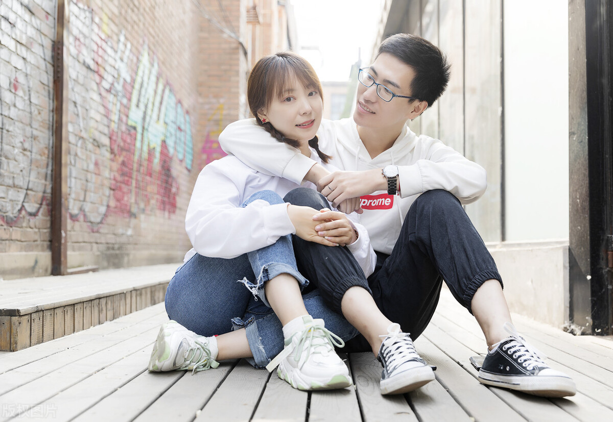 女生高冷怎么办?掌握3个小手段,轻松“撩”动她