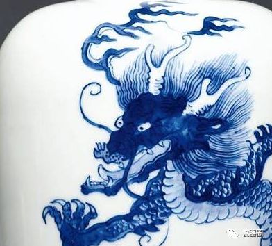 大清嘉庆香草龙纹官窑盘,清三代瓷器龙纹特征
