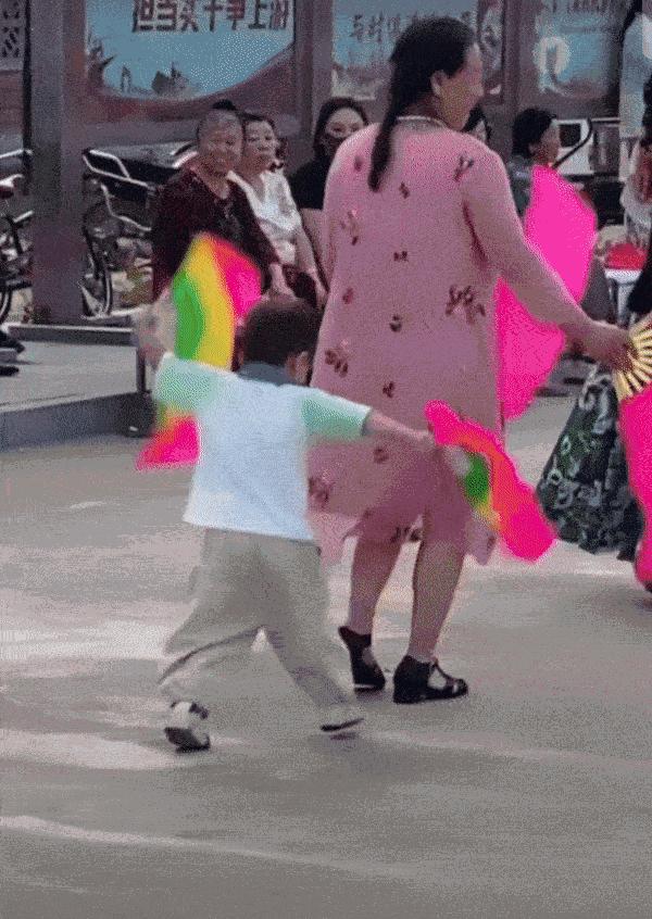 丝袜上可以纹身吗,女生纹身还能穿丝袜吗