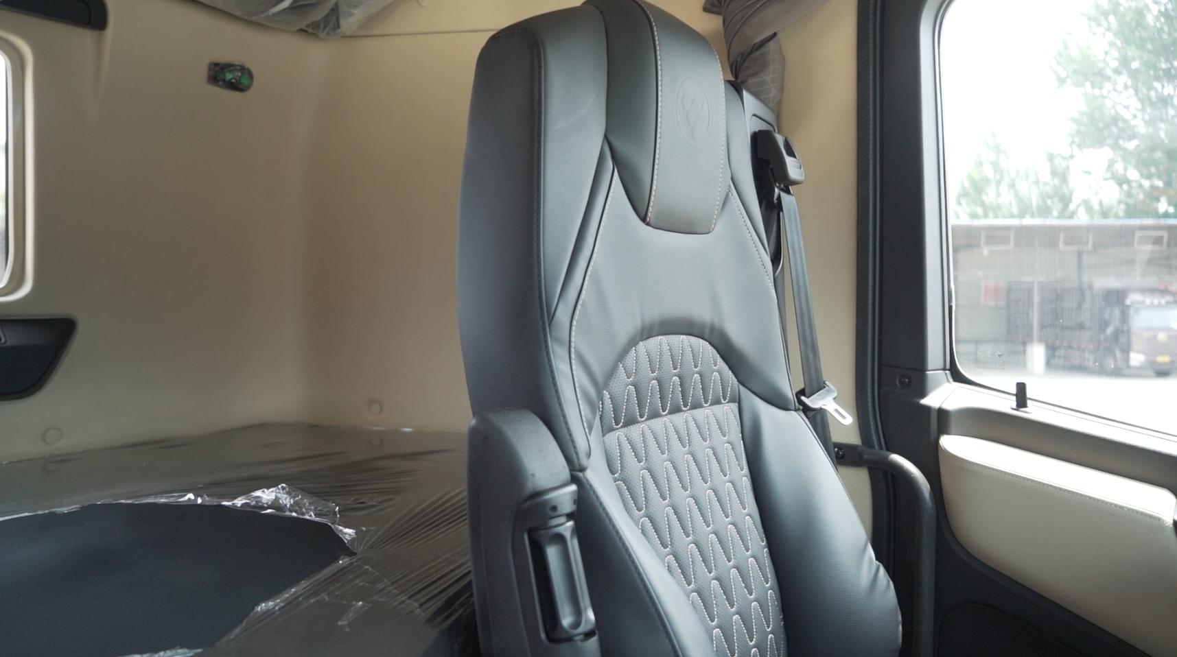 国产重卡最豪华驾驶室,国产高端重卡标配