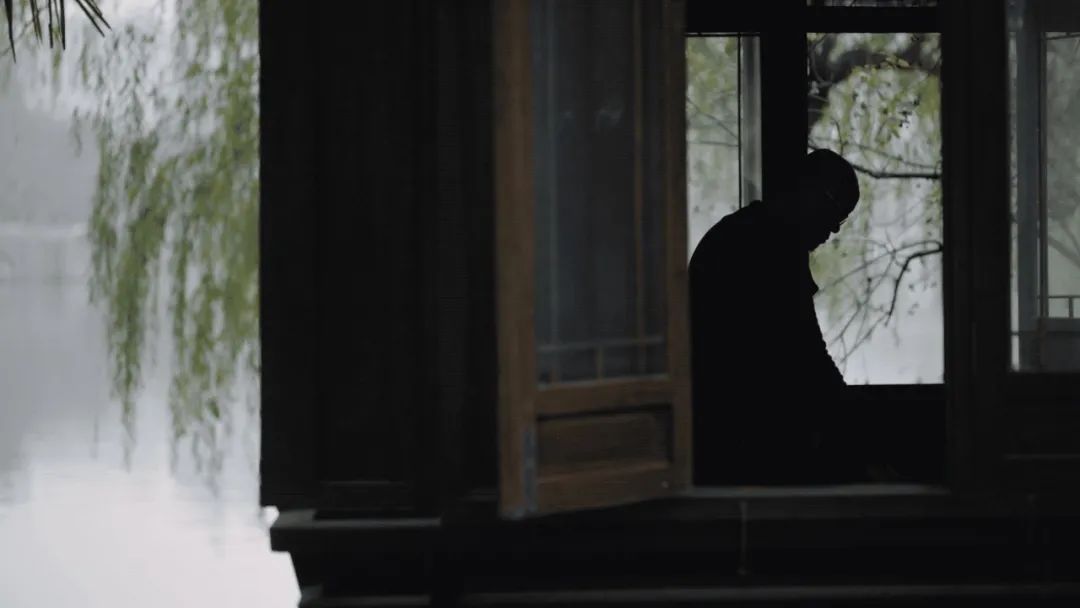 他坚持创作40年，刻出独一无二的黑白世界