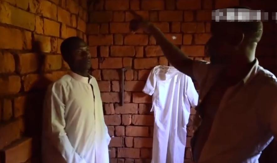 非洲医疗有多恐怖？小伙患上前列腺，医生竟用锤子砸胸口祛除病魔