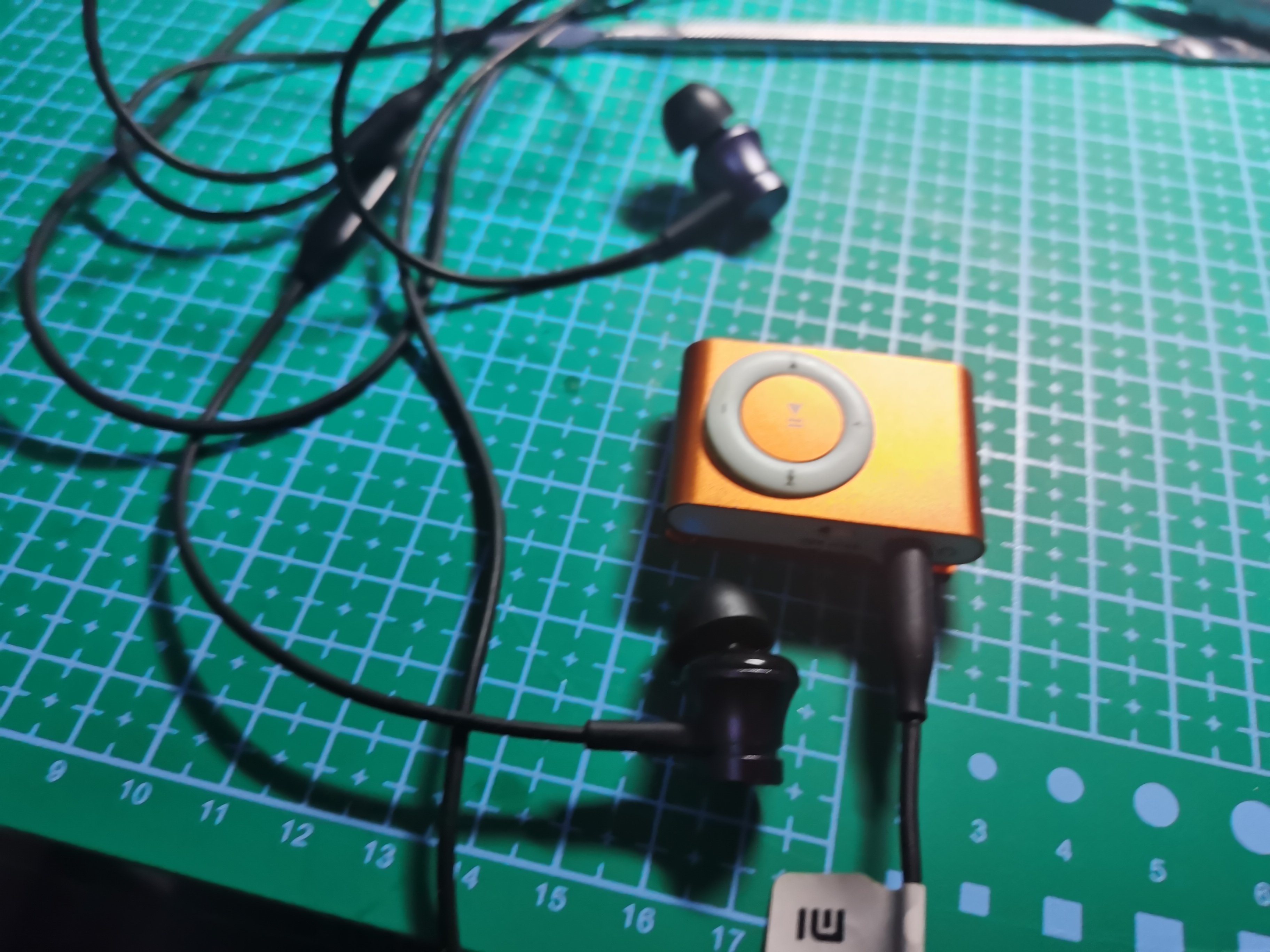 mp3充不进去电，无法*放播**，检测出电池问题，更换新电池