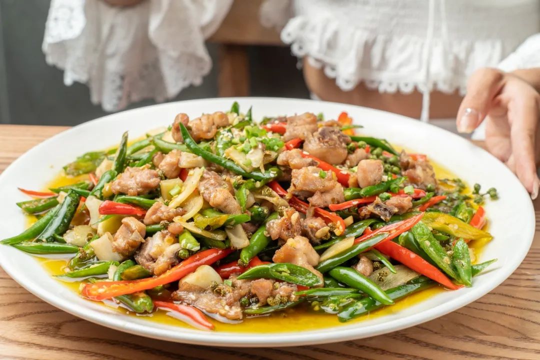 称霸江湖菜23年的“排队神话”又开新店！不讲故事只讲味道