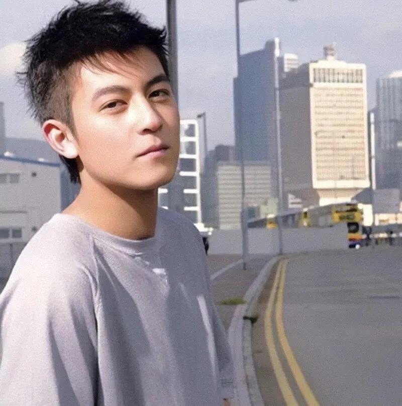 男生头像冷酷帅气,男生头像干净高级质感