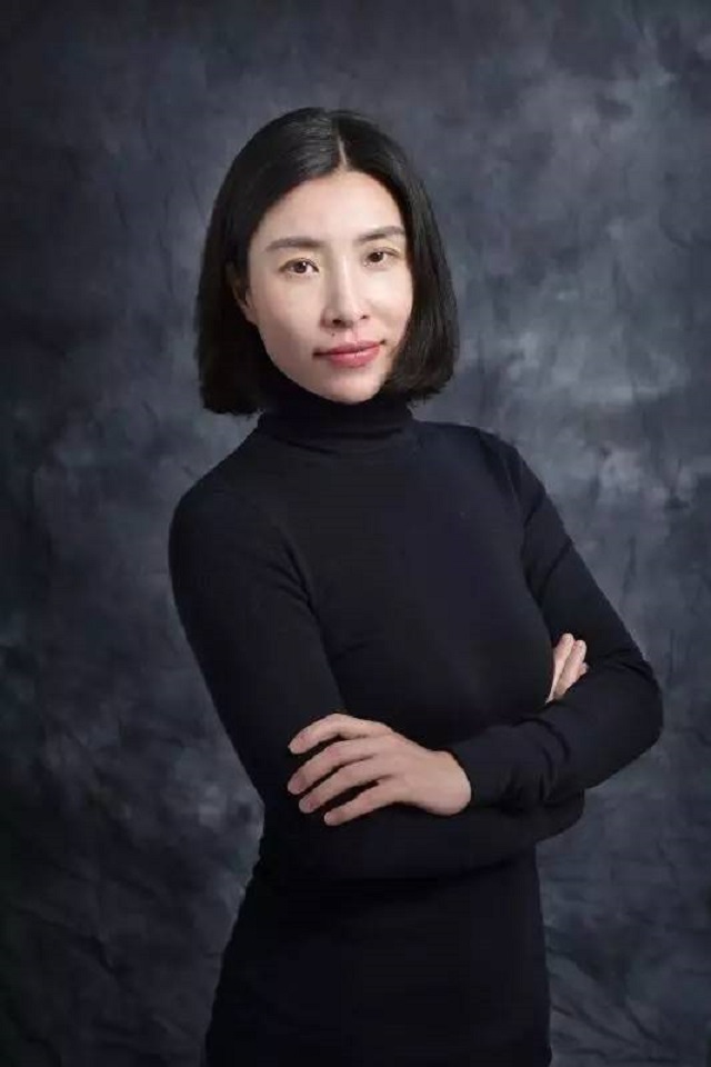 从工厂小妹逆袭为申通霸总，146亿卖掉申通后，靠卖雨伞又挣200亿