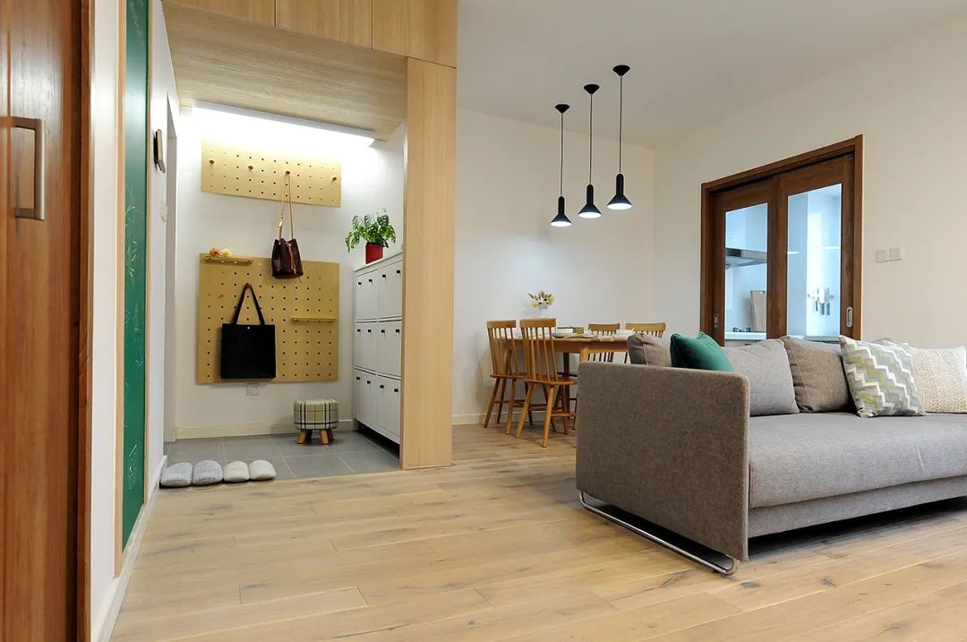 客厅沙发放不下怎么改,客厅沙发再也不要这样装