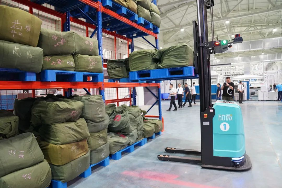 在这里，火车上的卧具天天都是大“洗”之日