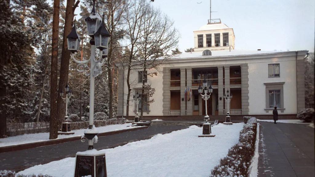 白俄罗斯风景迷人,美女是战略资源,矿用车世界第一,对我国免签