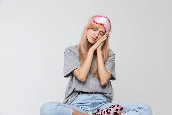 长斑的皮肤很暗沉怎么办,40岁皮肤暗黄有斑是什么原因