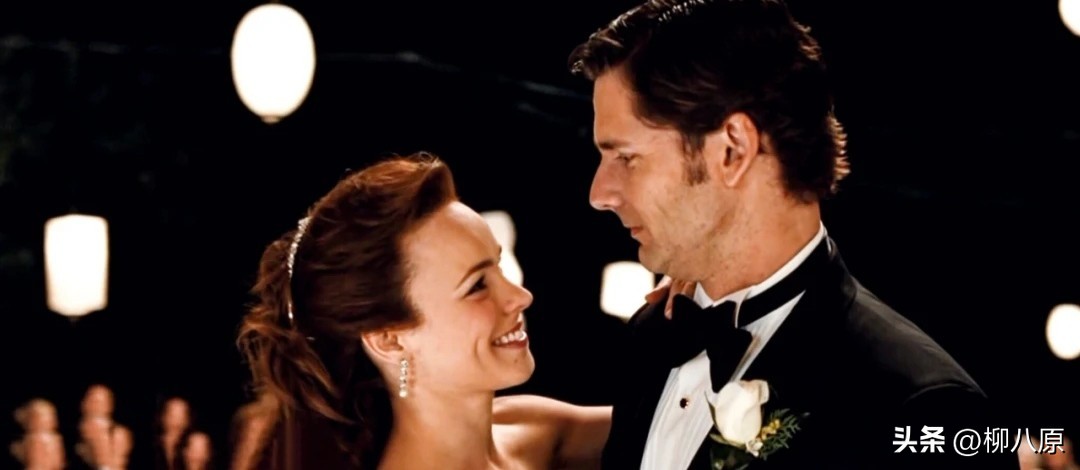 独特的空间连接方式,加上非线性时间线,创造出真实的角色情感