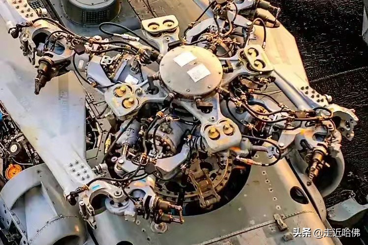 国产ac313a商用直升机多少座位,中国ac313与直八宽体直升机区别