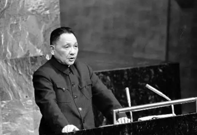 1973年,尤太忠给老政委*小平邓**送烟,*小平邓**拿到烟说了什么?