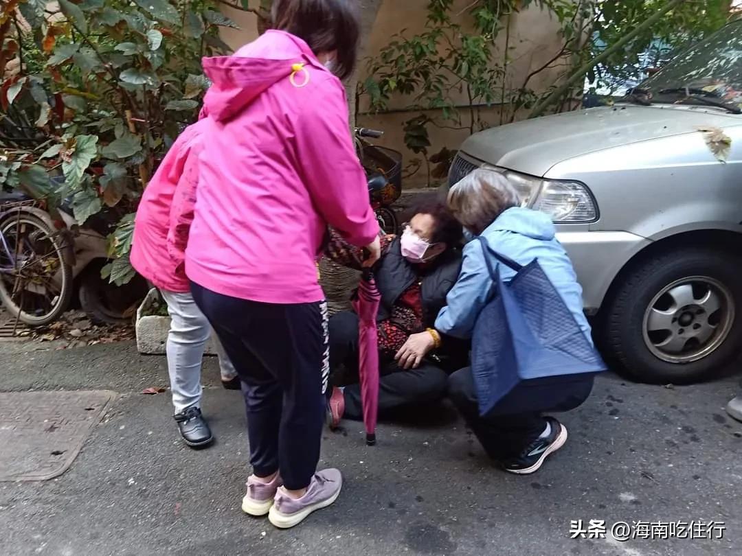 台湾民众排队买蛋,老人排队买鸡蛋