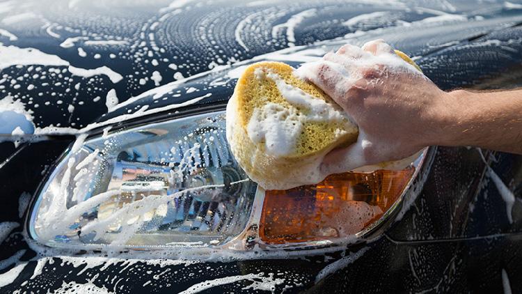 大灯发黄一招搞定,大灯发黄先别扔