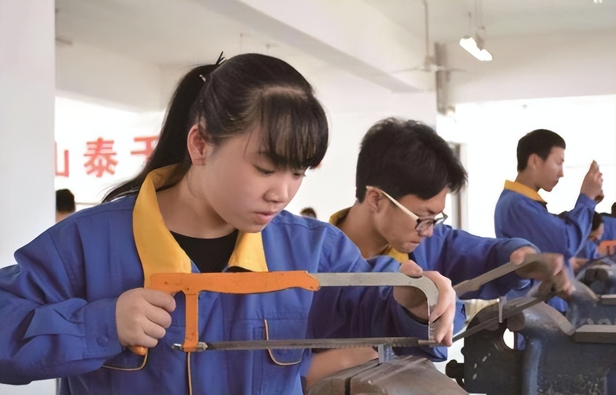 不读职高真的没有出路吗,不愿上职高的孩子有啥出路