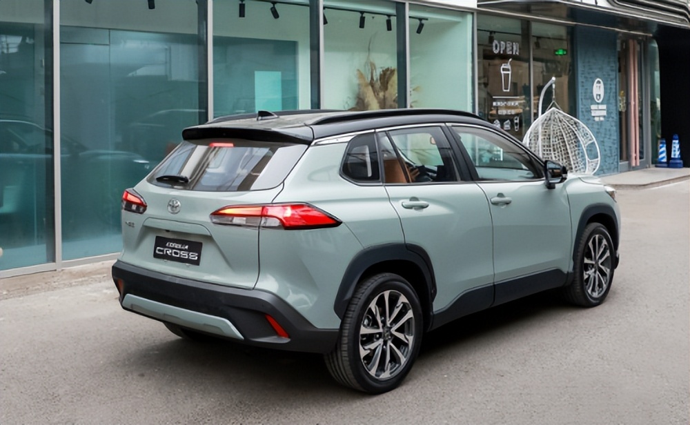 全新卡罗拉锐放海外实拍,卡罗拉凌厉