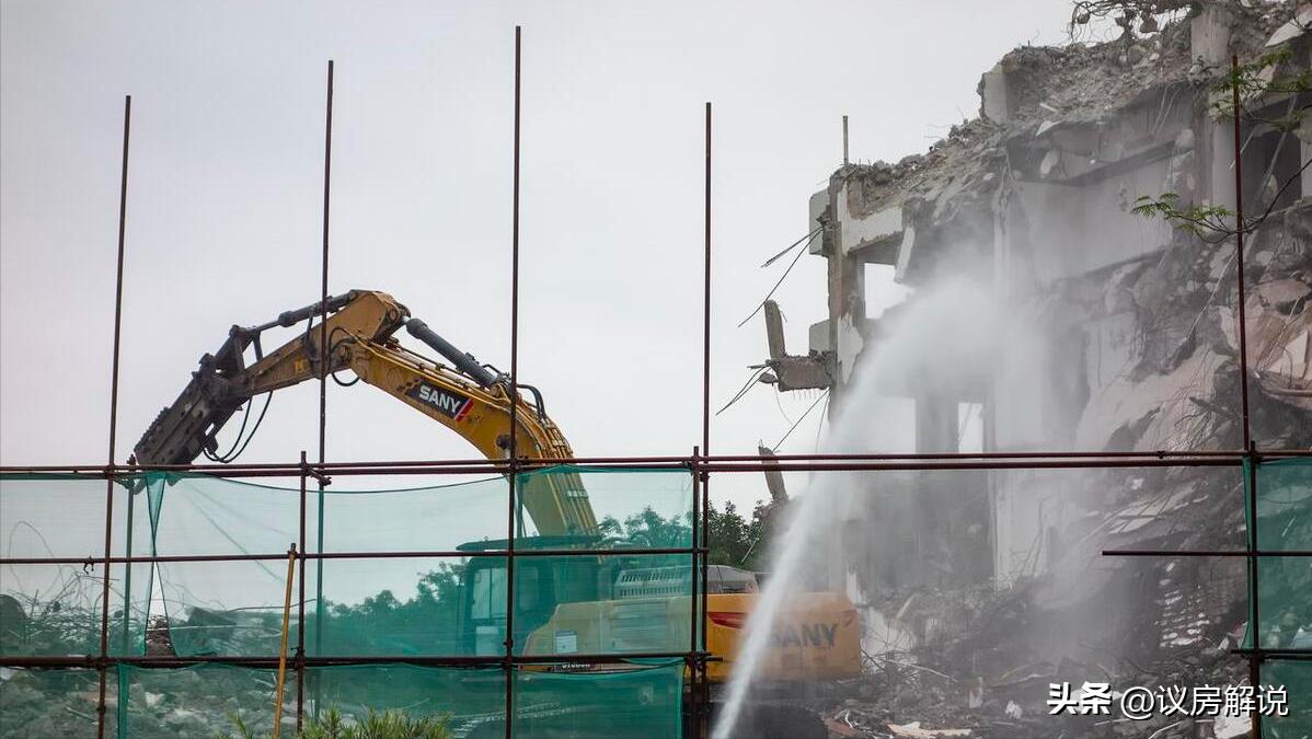 老旧小区居民楼加装电梯影响房价,老旧小区加装电梯低层住户有话说