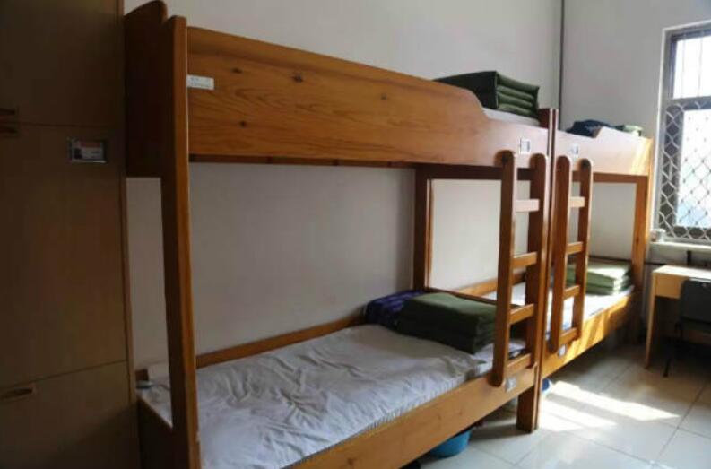 疑似吴亦凡监狱生活曝光，入狱半年申请出书，他竟然疯成这样了