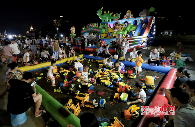 吹江风、赏灯景、品书韵、尝美食……有一种精彩叫“南昌夜生活”