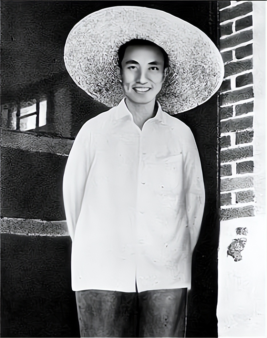 他官至正国级，真名很少人知道，化名却家喻户晓，最敬重毛主席