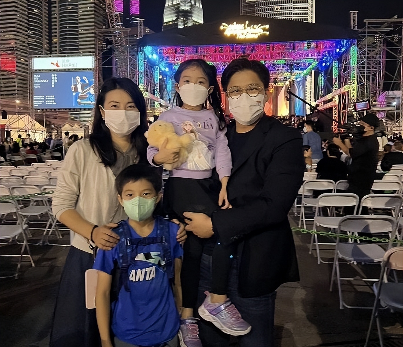 霍启刚带儿子看郭晶晶,霍启刚郭晶晶带孩子看球赛